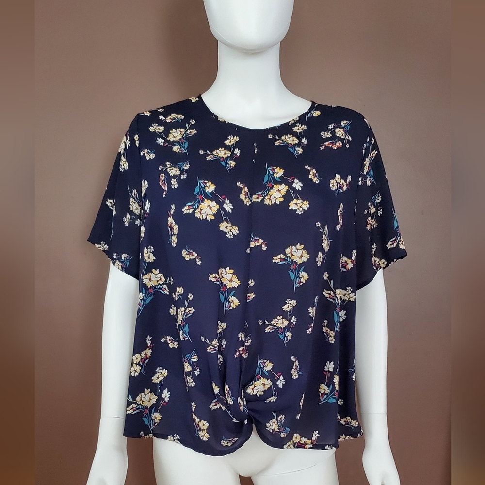 Sienna sky large knot tie shirt floral with zipper back